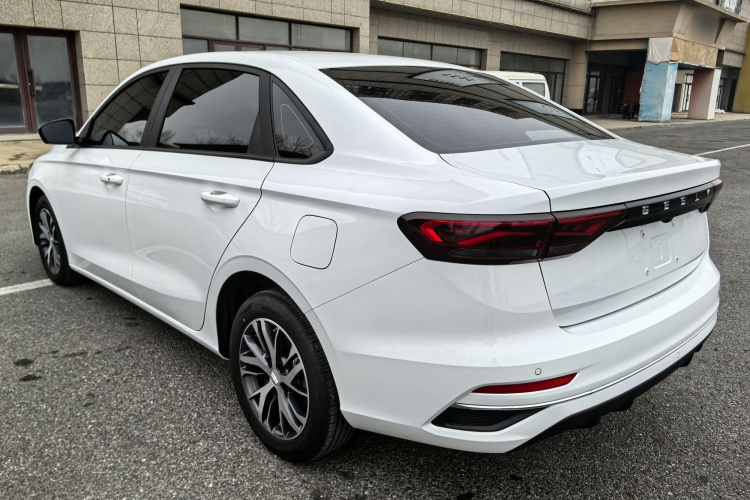 吉利汽车 帝豪 2025款 第4代 1.5L CVT龙腾版车身外观6009