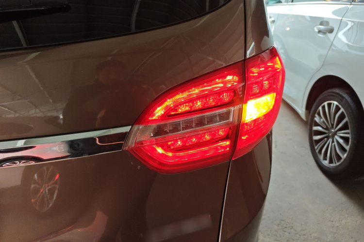 别克GL8 2018款 28T 尊贵型 国VI车身外观9