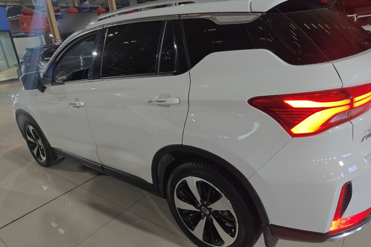 广汽传祺 传祺GS4 2018款 235T 自动两驱豪华智联百万纪念版车身外观4