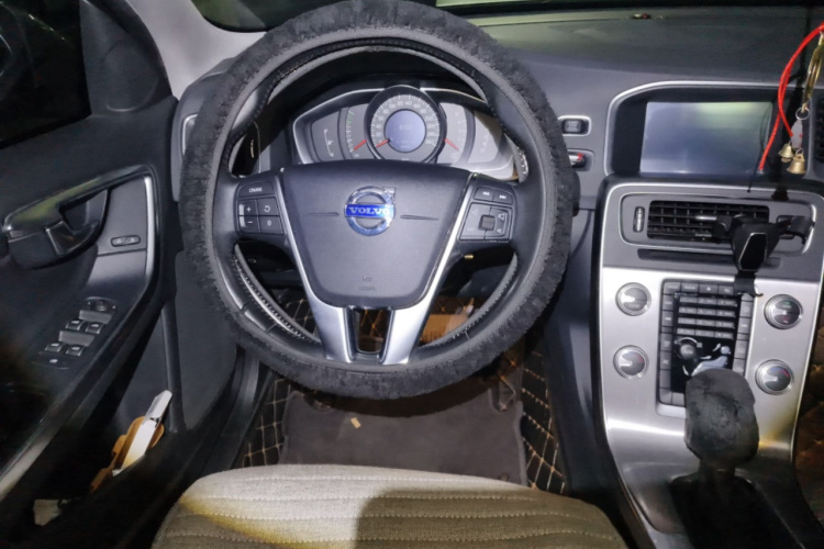 沃尔沃S60 2017款 S60L T3 智进版中控内饰13