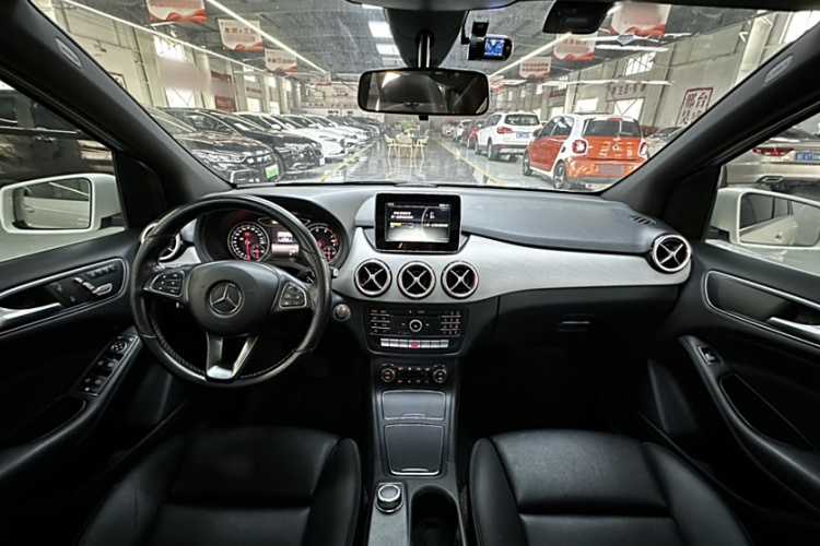 奔驰B级 2015款 B 200 时尚型中控内饰7001