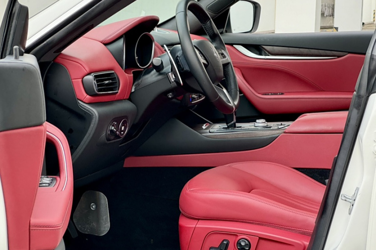 玛莎拉蒂 Levante 2018款 3.0T 豪华杰尼亚版车身外观6003