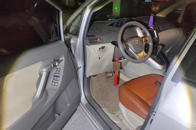 丰田 逸致 2014款 星耀 180E CVT精英版中控内饰20