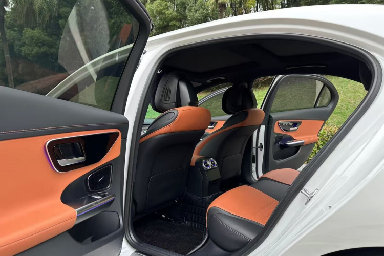 奔驰C级 2023款 改款 C 260 L 运动版中控内饰7005