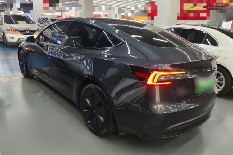 特斯拉 Model 3 2023款 后轮驱动版车身外观4