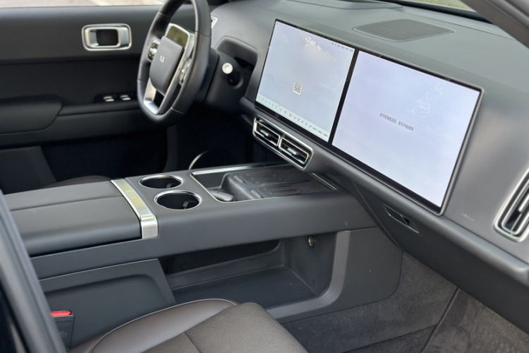 理想汽车 理想L9 2022款 Max中控内饰7008