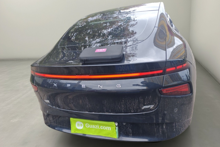 小鹏P7 2022款 586G车身外观6