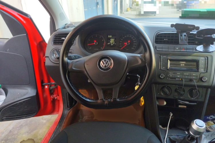 大众 Polo 2014款 1.4L 手动风尚版中控内饰13