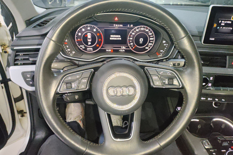 奥迪A4L 2019款 40 TFSI 时尚型 国VI中控内饰13