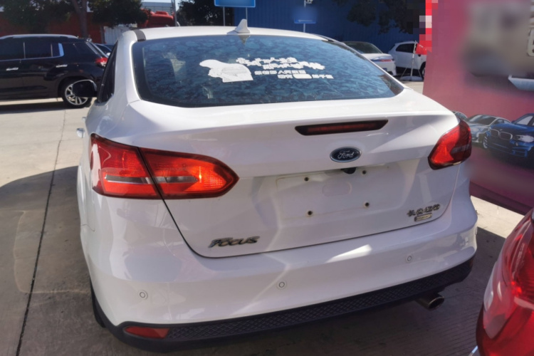 福特 福克斯 2017款 三厢 EcoBoost 180 自动精英型车身外观6