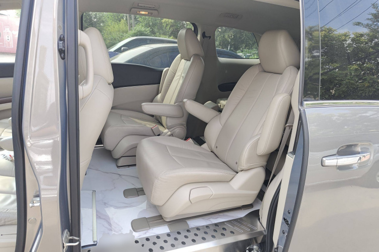 别克GL8 2017款 25S 豪华型 国V中控内饰21