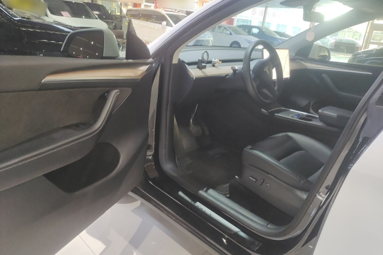 特斯拉 Model Y 2021款 标准续航后驱版中控内饰20