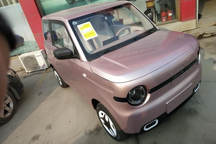 吉利银河 熊猫 2025款 210km 元气熊车身外观3