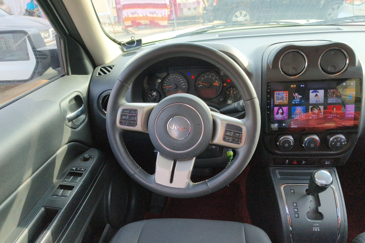 Jeep 自由客 2014款 2.0L 运动增强版局部细节13