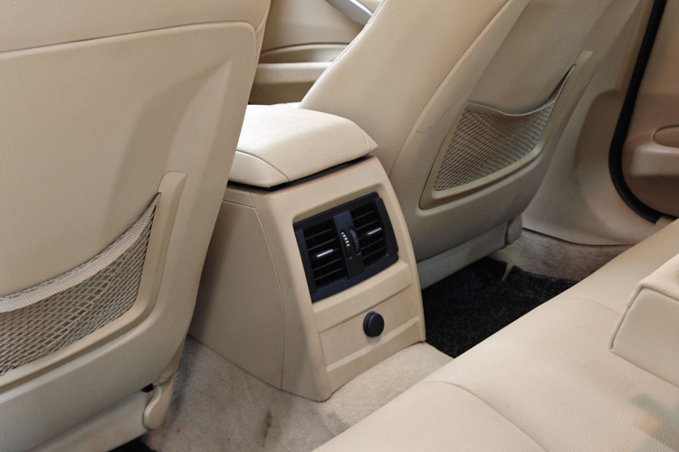 宝马3系 2015款 320i 超悦版时尚型中控内饰7009