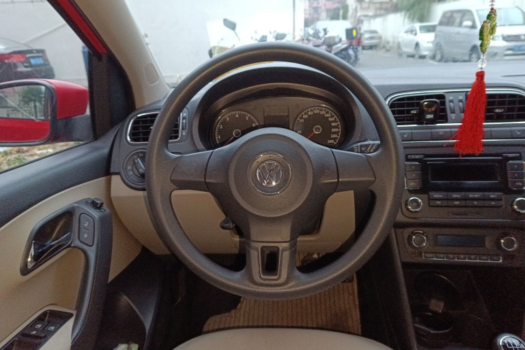 大众 Polo 2011款 1.4L 手动致尚版中控内饰13