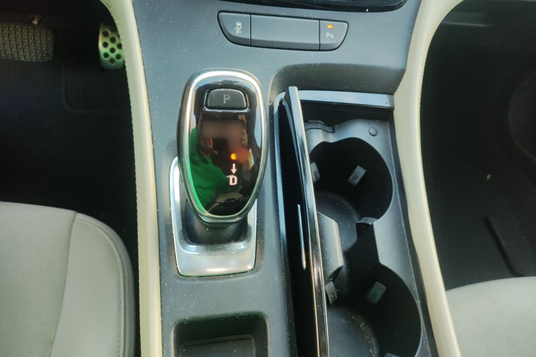 别克 君越 2016款 30H 精英型局部细节18