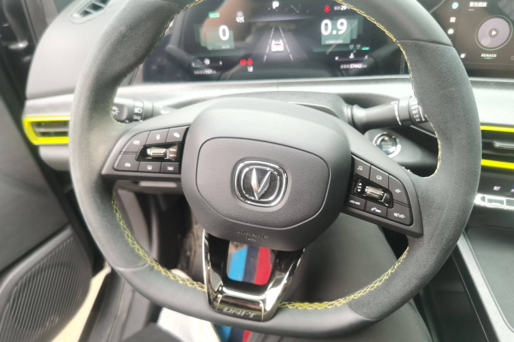 长安UNI-T 2022款 2.0T 运动版 尊贵型局部细节13