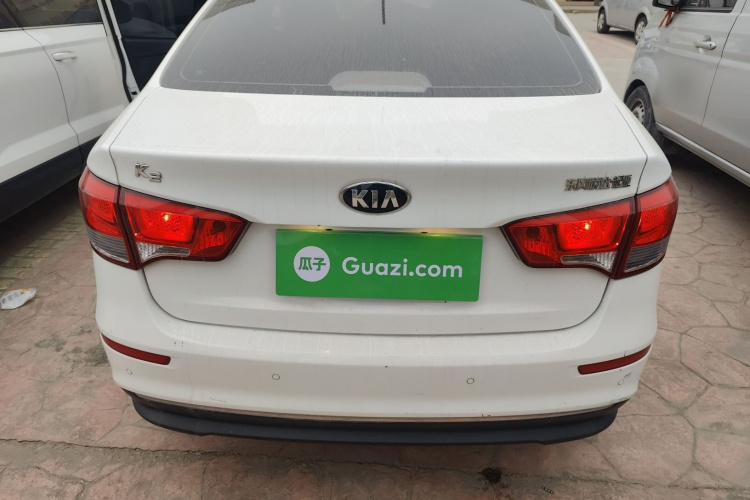 起亚K2 2015款 三厢 1.4L MT GLS车身外观6