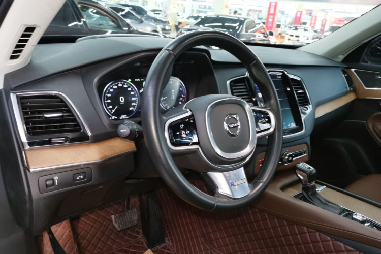 沃尔沃XC90 2018款 T6 智雅版 7座中控内饰7002
