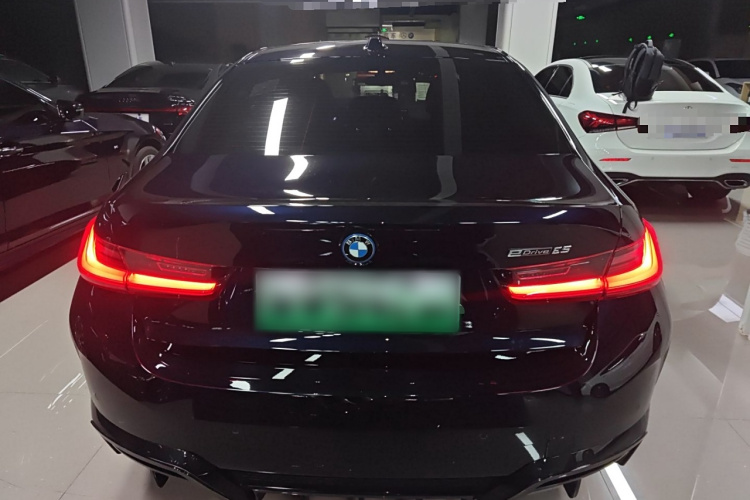 宝马i3 2024款 eDrive 35 L车身外观6