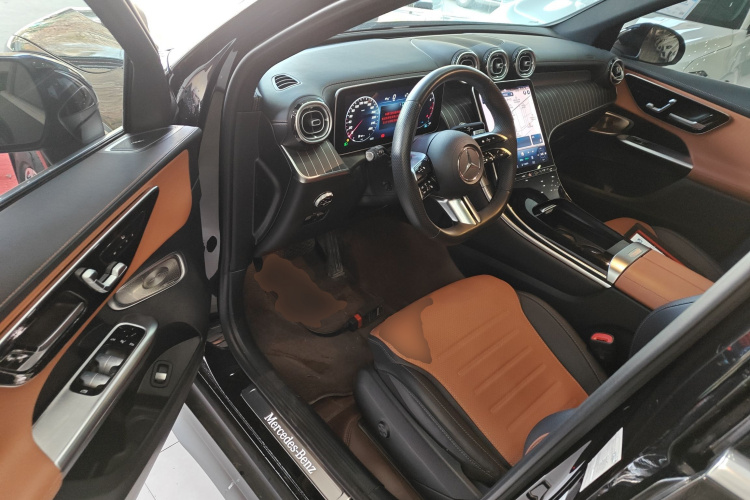 奔驰GLC 2023款 GLC 260 L 4MATIC 豪华型 5座中控内饰20