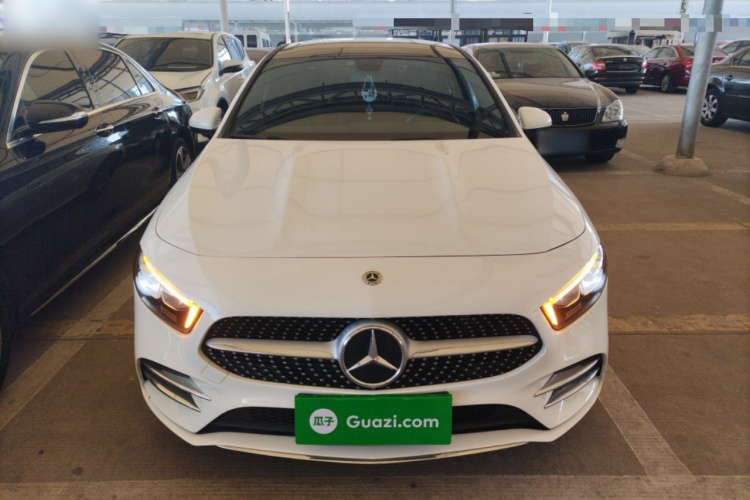 奔驰A级 2022款 改款二 A 200 L 运动轿车时尚型车身外观2