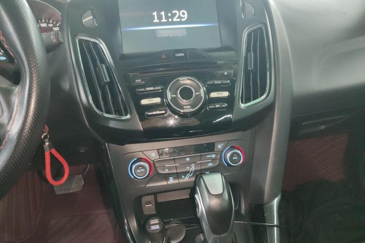 福特 福克斯 2017款 两厢 1.6L 自动风尚型智行版中控内饰16