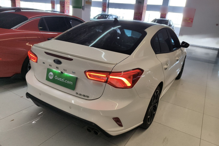 福特 福克斯 2019款 三厢 EcoBoost 180 自动ST Line车身外观7