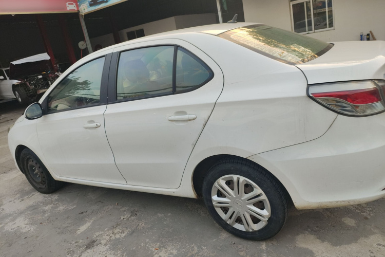 奇瑞 艾瑞泽3 2015款 1.5L 手动够真版车身外观4