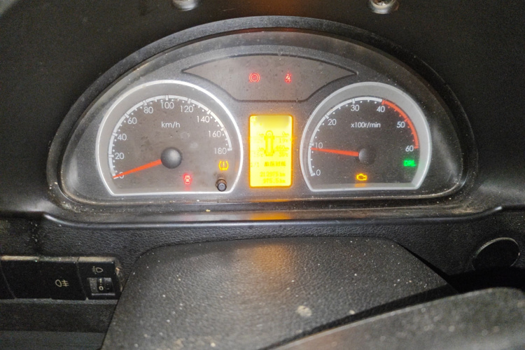 东风御风 御风 2021款 2.0T动力王前驱物流车长轴中顶6-9座国VI ZD20局部细节14