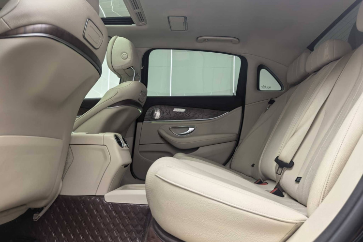 奔驰E级 2018款 E 200 L中控内饰7004