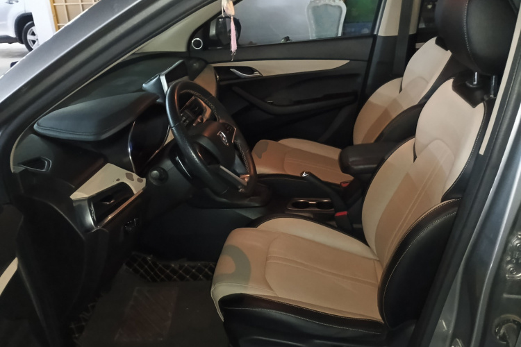 宝骏360 2018款 1.5L 自动豪华型 国V中控内饰19