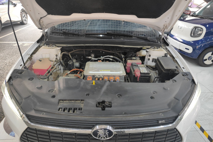 比亚迪 秦Pro新能源 2019款 EV 超能版 标准版智联领尚型局部细节24