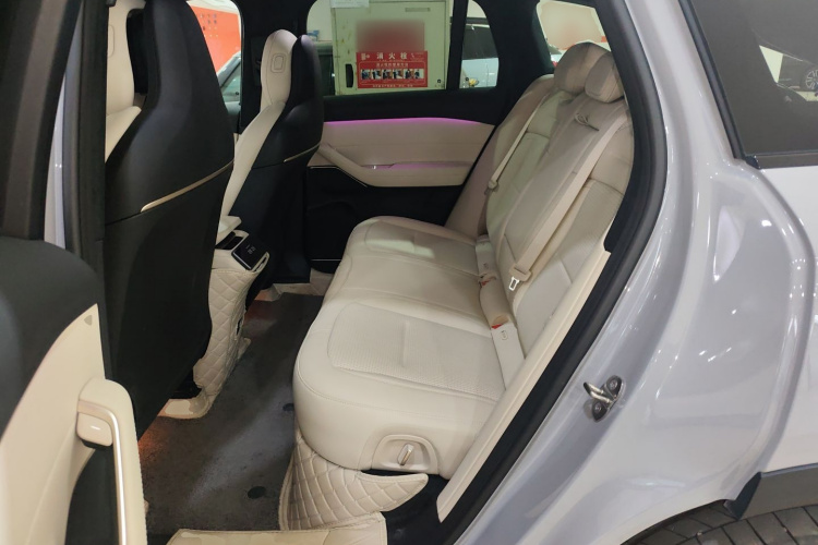 蔚来ES6 2024款 75kWh中控内饰7004