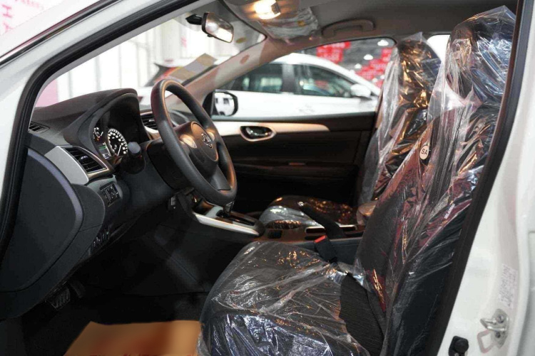 日产 轩逸 2024款 经典 1.6XE CVT舒适版中控内饰7003