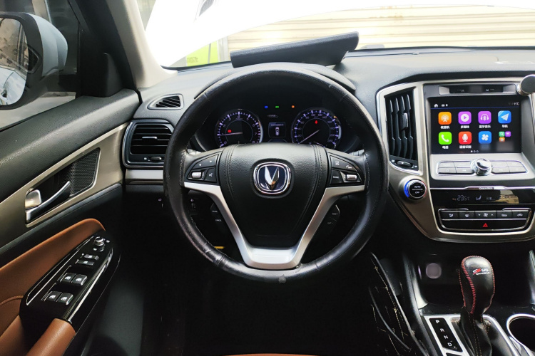 长安CS95 2017款 2.0T 四驱智驭版中控内饰13