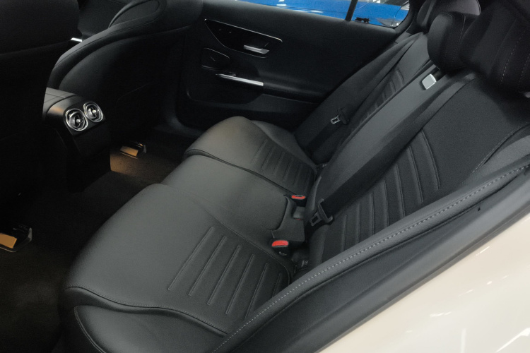 奔驰C级新能源 2024款 改款三 C 350 eL中控内饰21