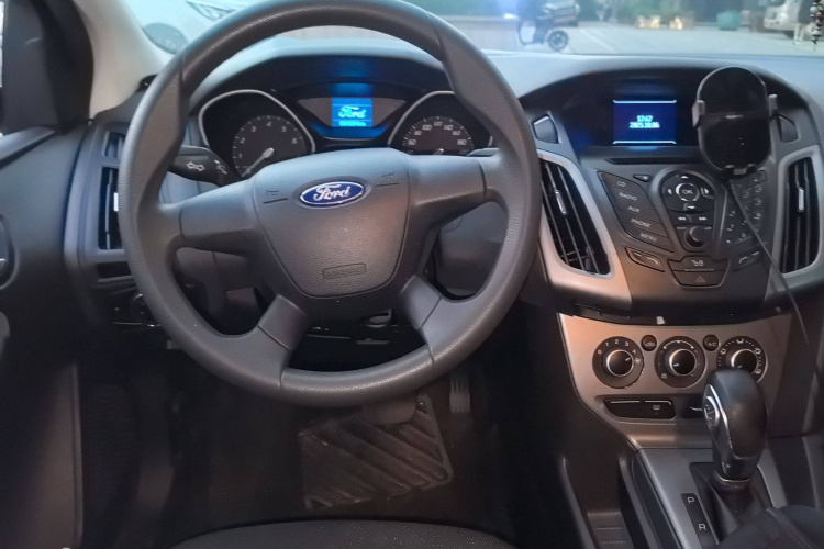 福特 福克斯 2012款 两厢 1.6L 自动舒适型局部细节13