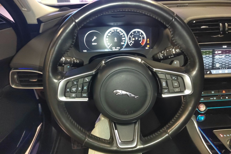 捷豹XEL 2018款 2.0T 250PS 奢华版中控内饰13