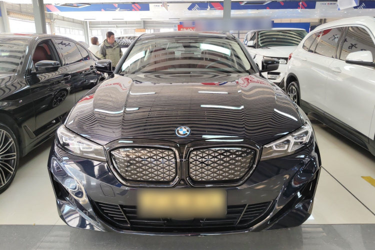 宝马i3 2025款 eDrive 40 L 曜夜套装车身外观2