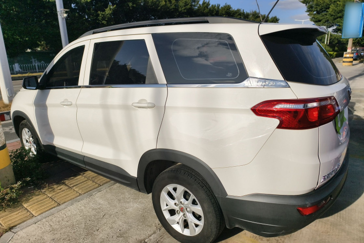 五菱汽车 五菱宏光S3 2019款 1.5L 手动标准型 国VI车身外观4