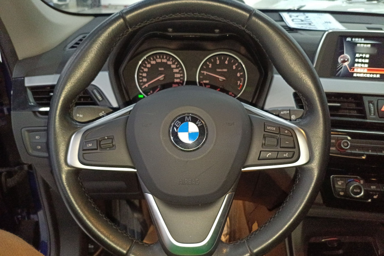 宝马X1 2016款 sDrive18Li 尊享型中控内饰13