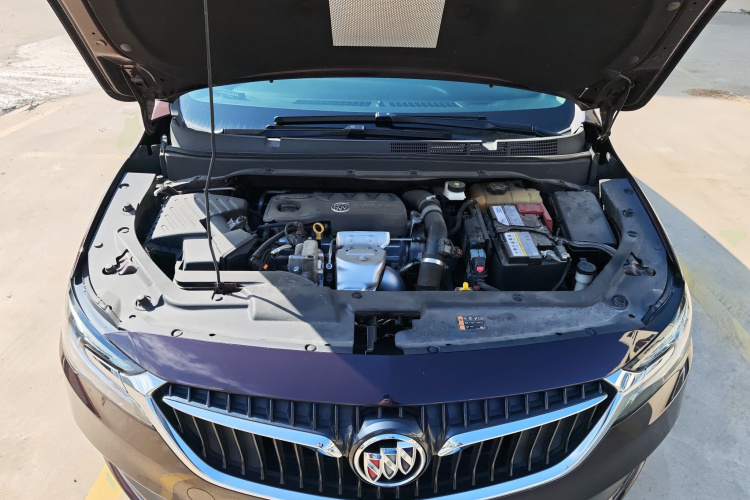 别克GL6 2021款 323T 轻混动互联豪华型机舱底盘24