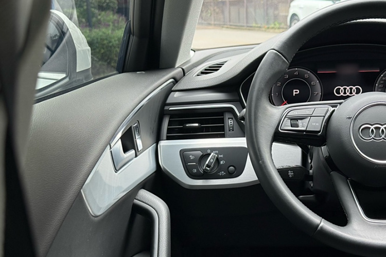 奥迪A4L 2024款 40 TFSI 时尚动感型中控内饰7008