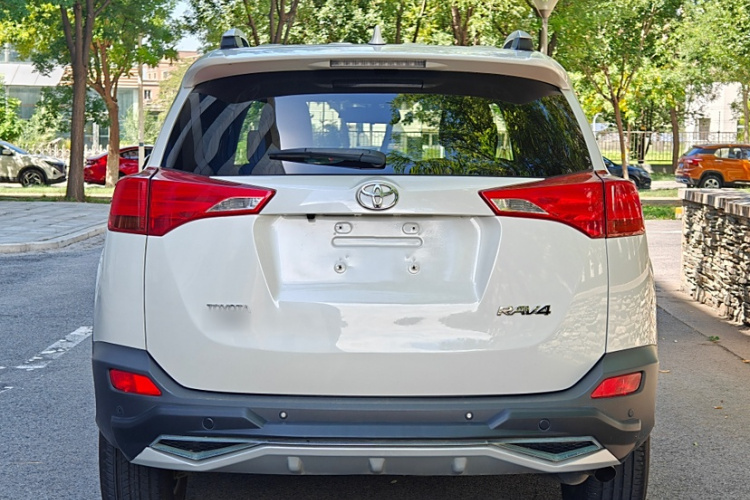 丰田 RAV4荣放 2015款 2.0L CVT两驱风尚版车身外观6002