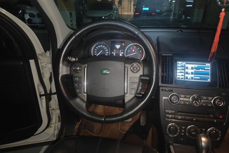 路虎 神行者2 2014款 2.0T Si4 SE汽油版局部细节13