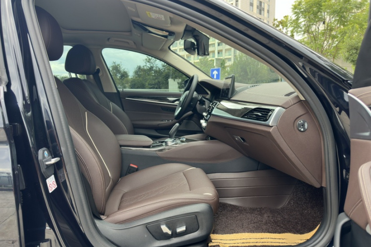 宝马5系 2022款 525Li 豪华套装中控内饰7011