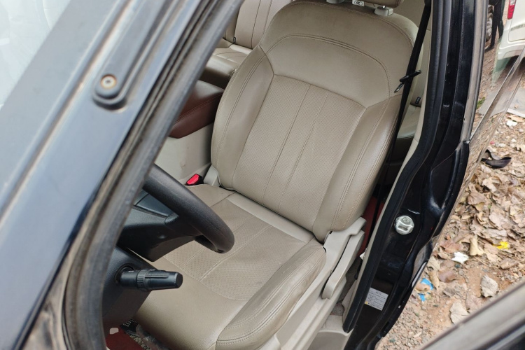 东风风行 菱智 2020款 M5L 1.6L 豪华型 7座中控内饰19