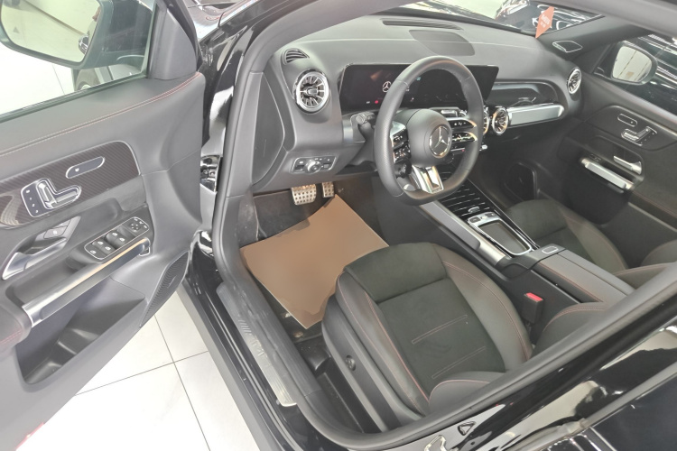 奔驰GLB AMG 2024款 AMG GLB 35 4MATIC中控内饰7003